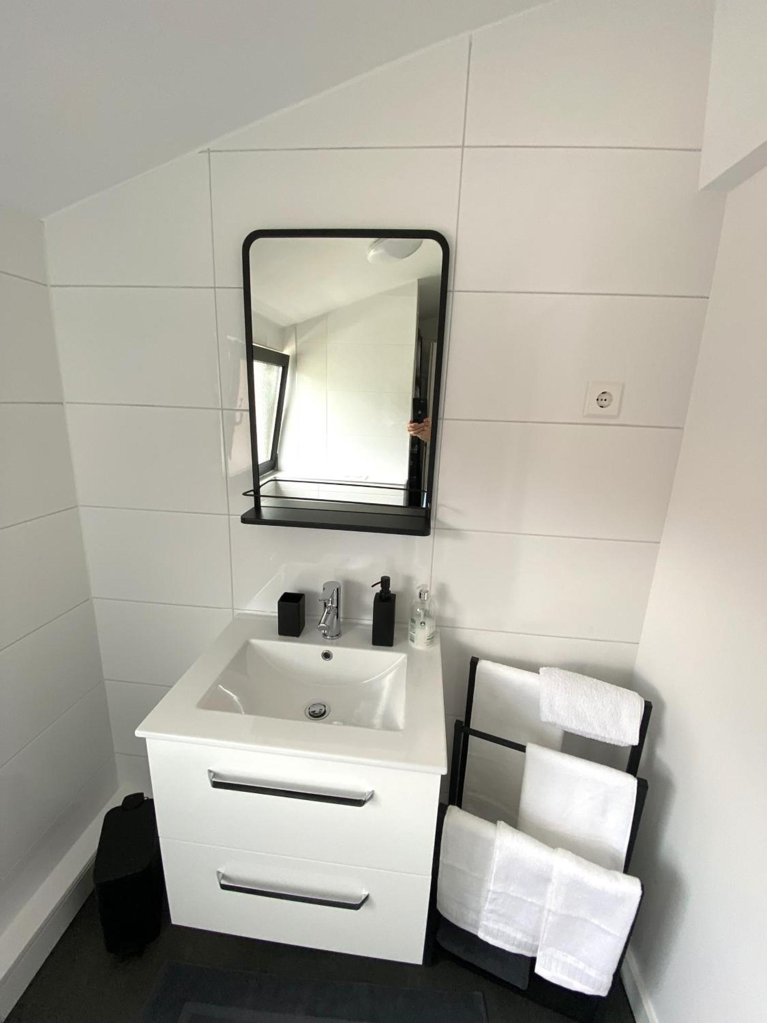Zentrales Modernes Apartment, Naehe Zoo Und Stadion Dortmund Bagian luar foto
